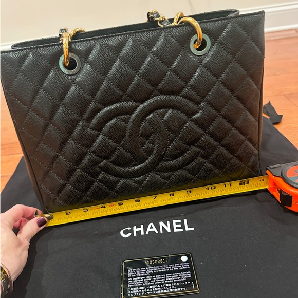 ✨NWT CHANEL caviar black w gold hard, authenticity card/dust bag yes (13X10) - Picture 1 of 16